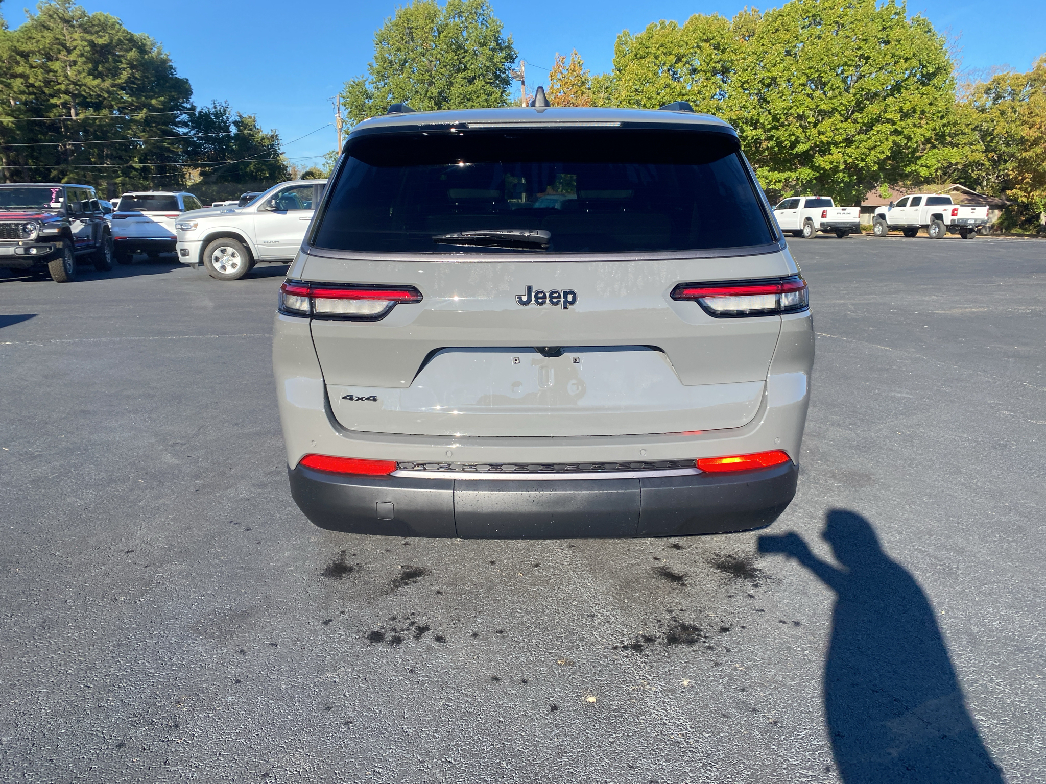 2027 Jeep Grand Cherokee L Laredo Altitude photo 6