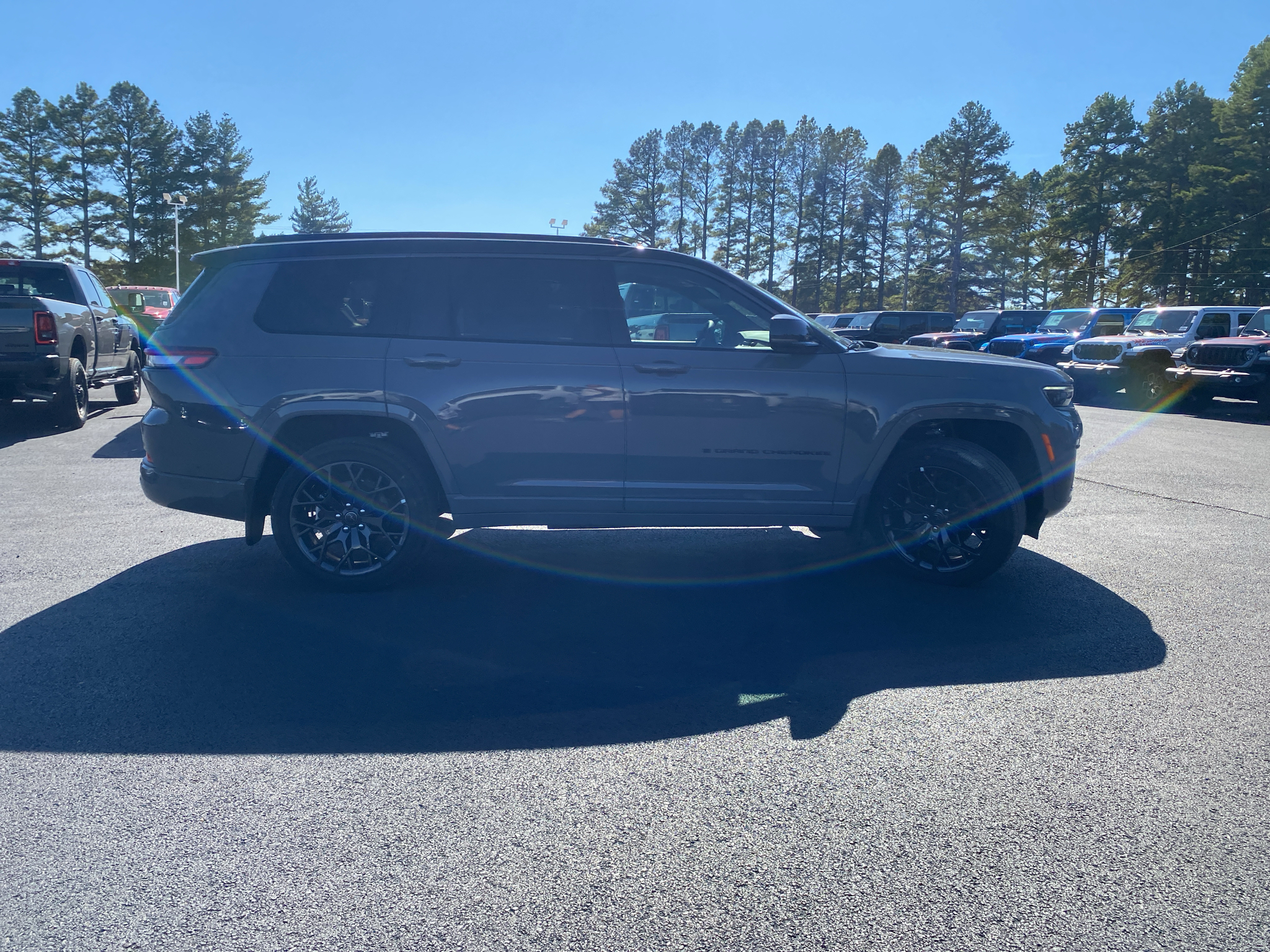 2027 Jeep Grand Cherokee L Summit photo 4