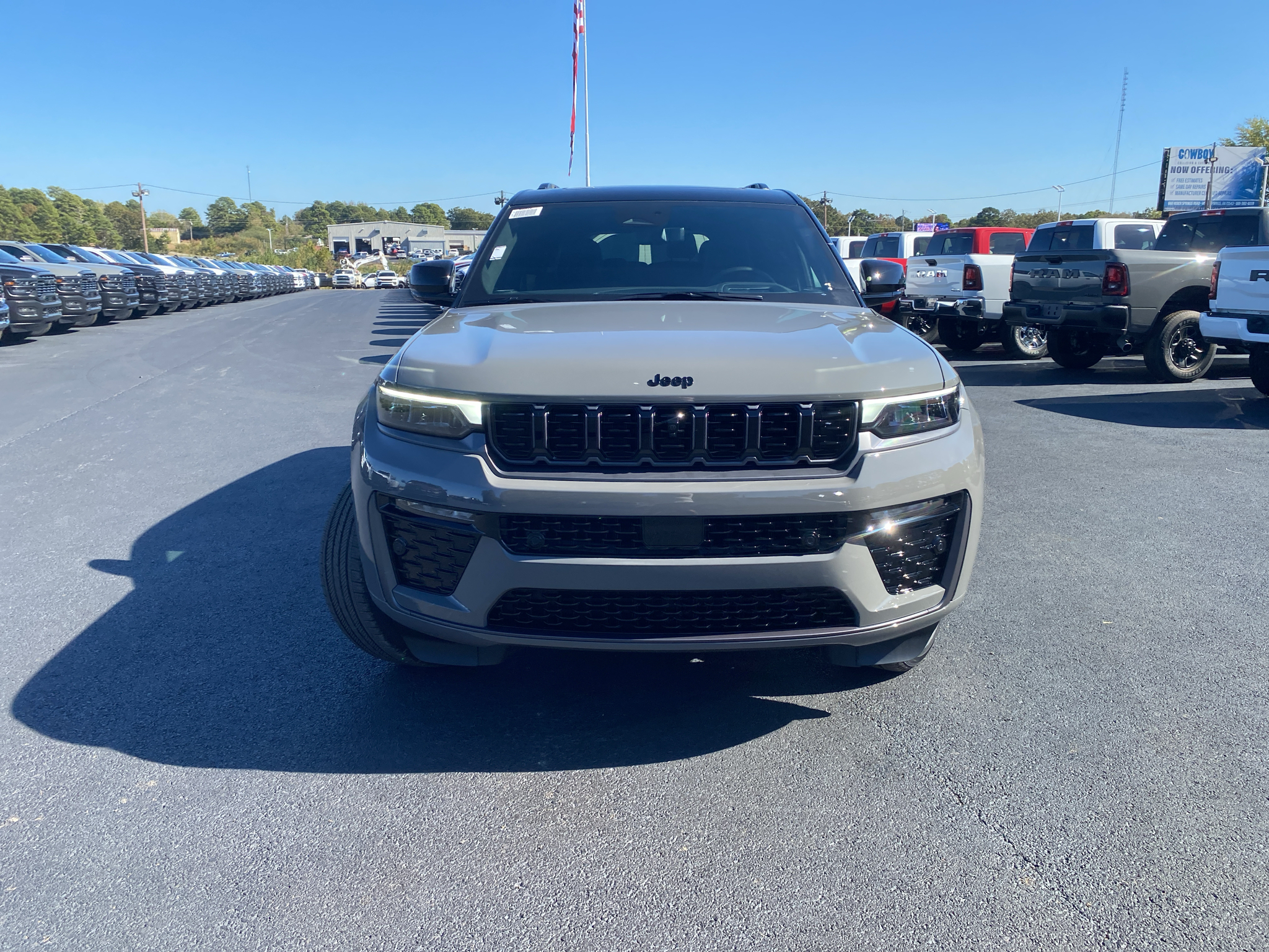 2027 Jeep Grand Cherokee L Summit photo 2
