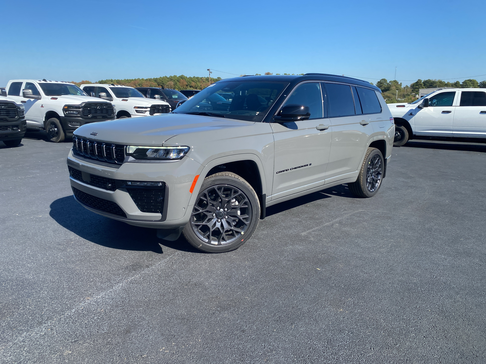 2027 Jeep Grand Cherokee L Summit photo 1