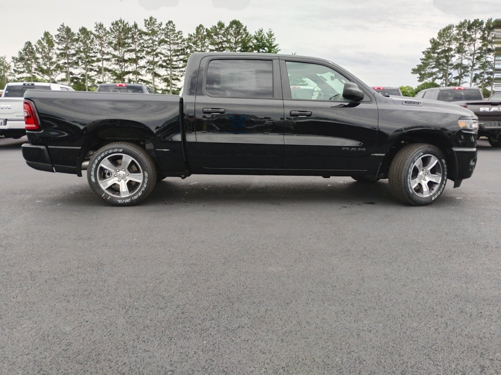 2026 Ram 1500 Express photo 4