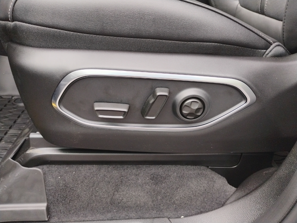 2026 Jeep Grand Wagoneer representative vehicle photo