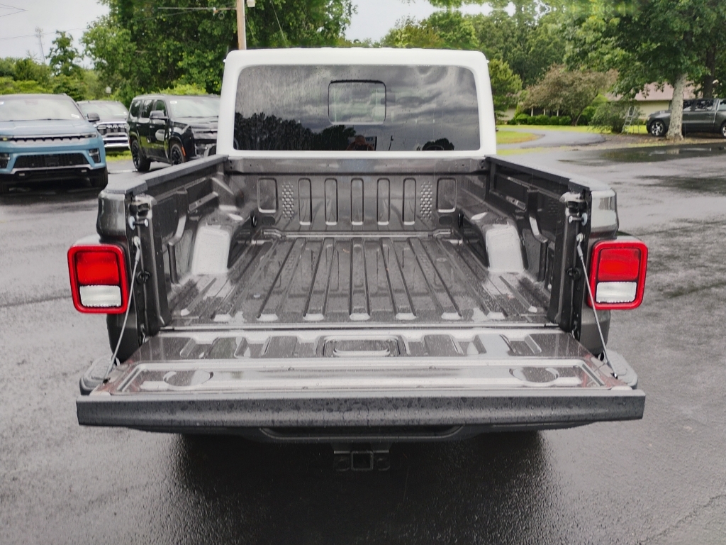 2026 Jeep Gladiator representative vehicle photo