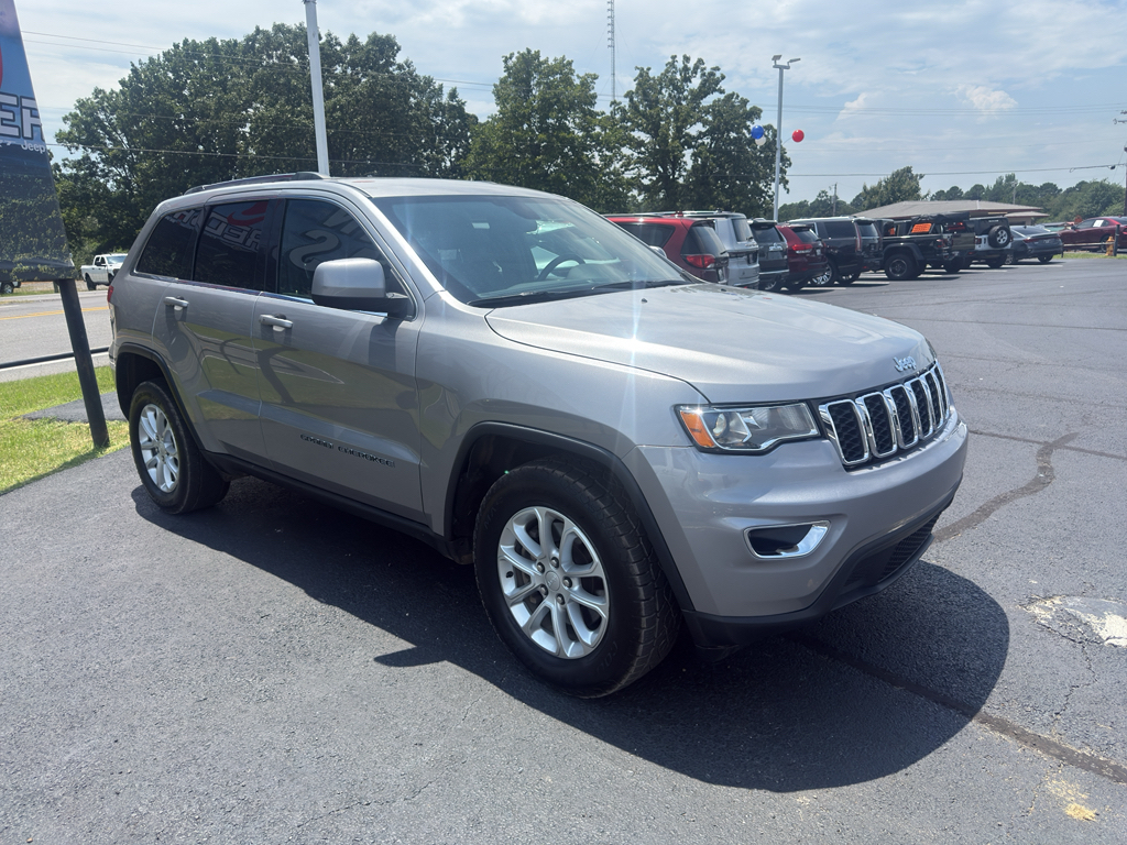 2021 Jeep Grand Cherokee Laredo E photo 3