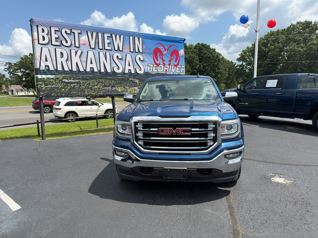 2017 GMC Sierra SLT photo 2