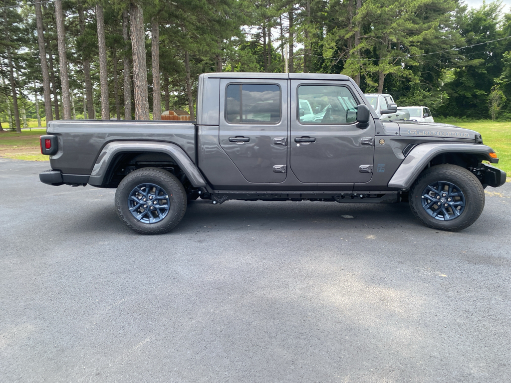2026 Jeep Gladiator 85th Anniversary Edition photo 4