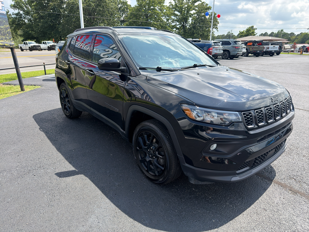 2025 Jeep Compass Latitude photo 3