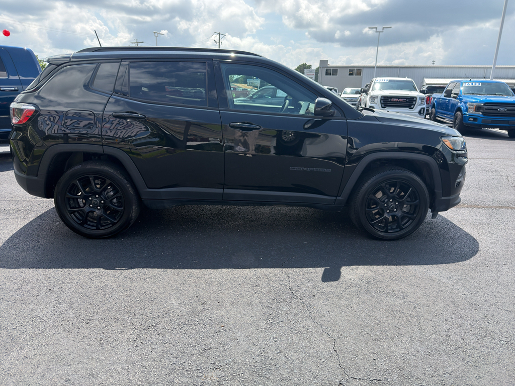 2025 Jeep Compass Latitude photo 4