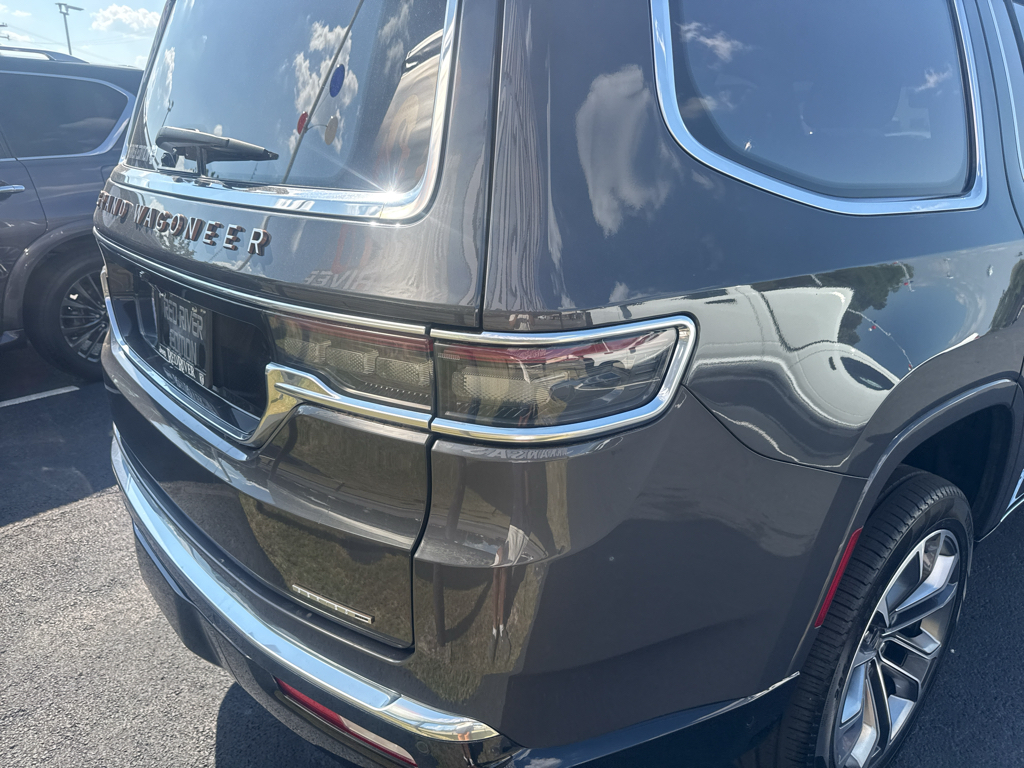 2023 Jeep Grand Wagoneer Series III photo 5