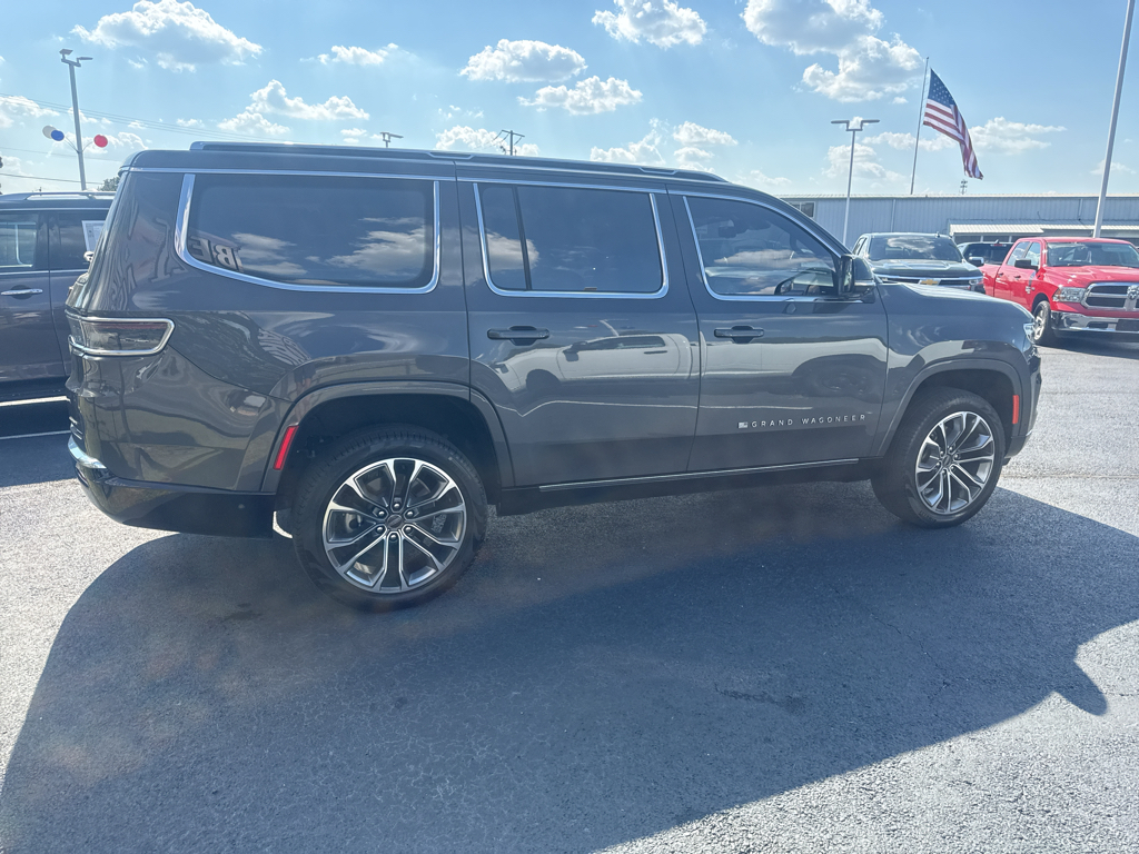 2023 Jeep Grand Wagoneer Series III photo 4