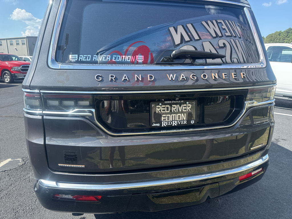 2023 Jeep Grand Wagoneer Series III photo 6