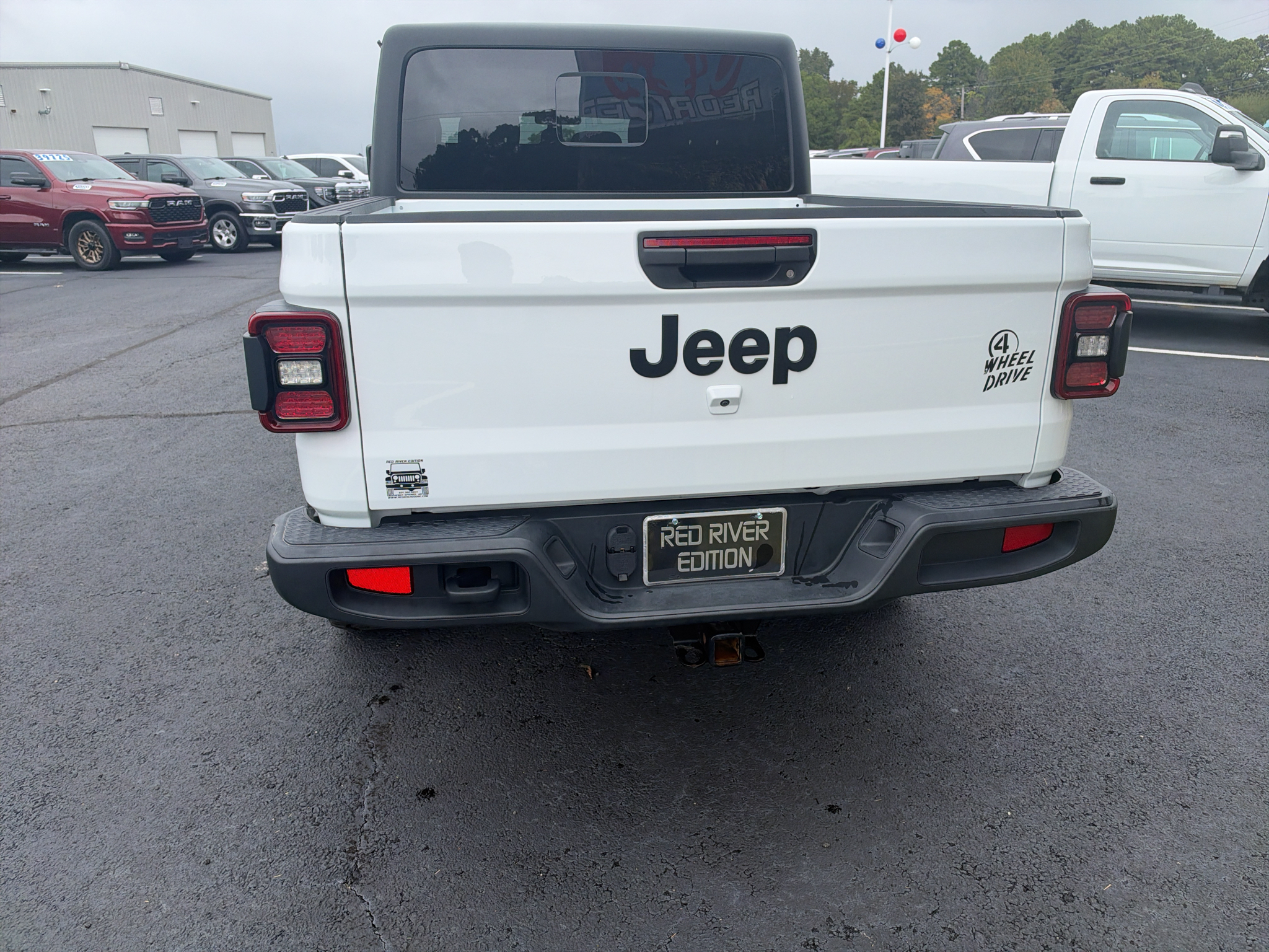 2024 Jeep Gladiator Willys photo 5