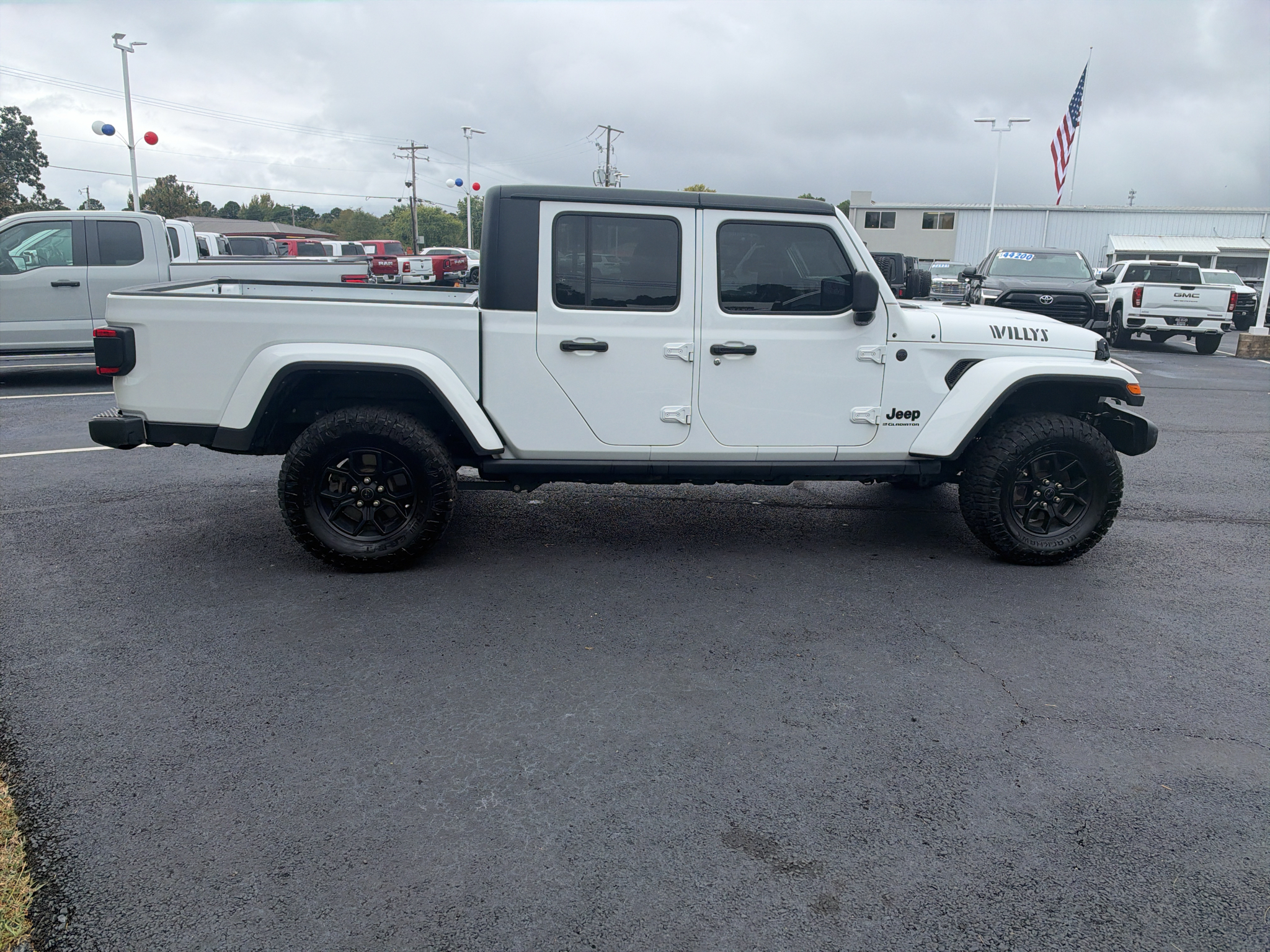 2024 Jeep Gladiator Willys photo 4