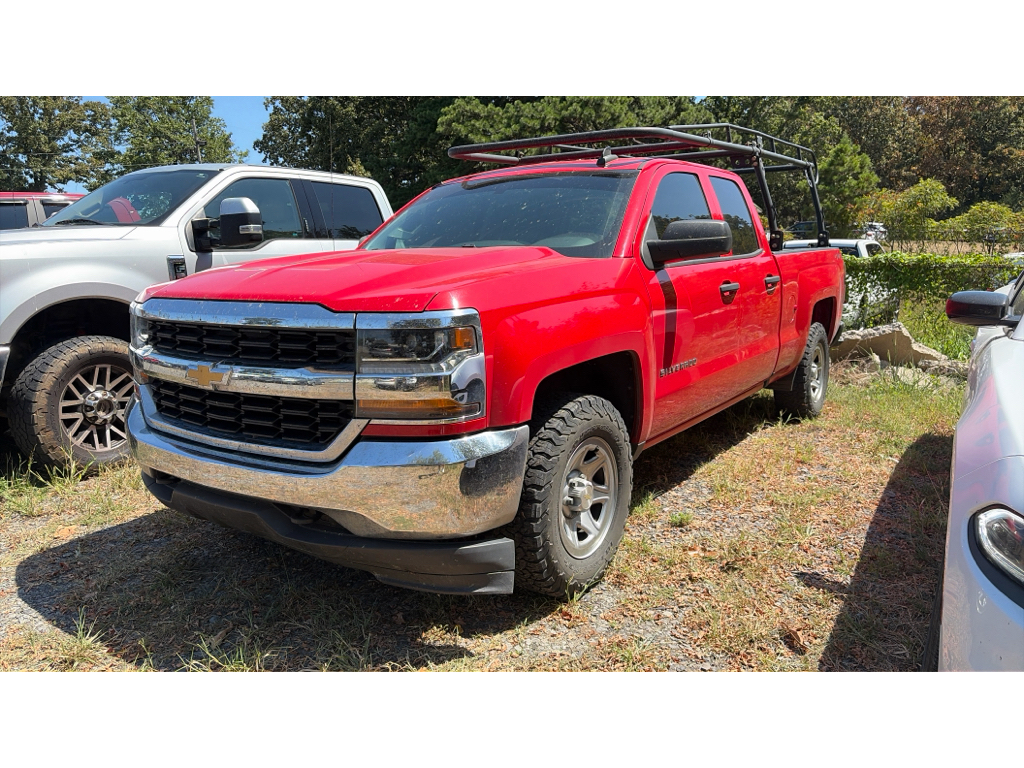 2018 Chevrolet Silverado vehicle photo 1