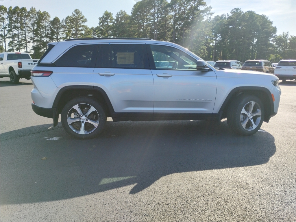 2026 Jeep Grand Cherokee Limited photo 4