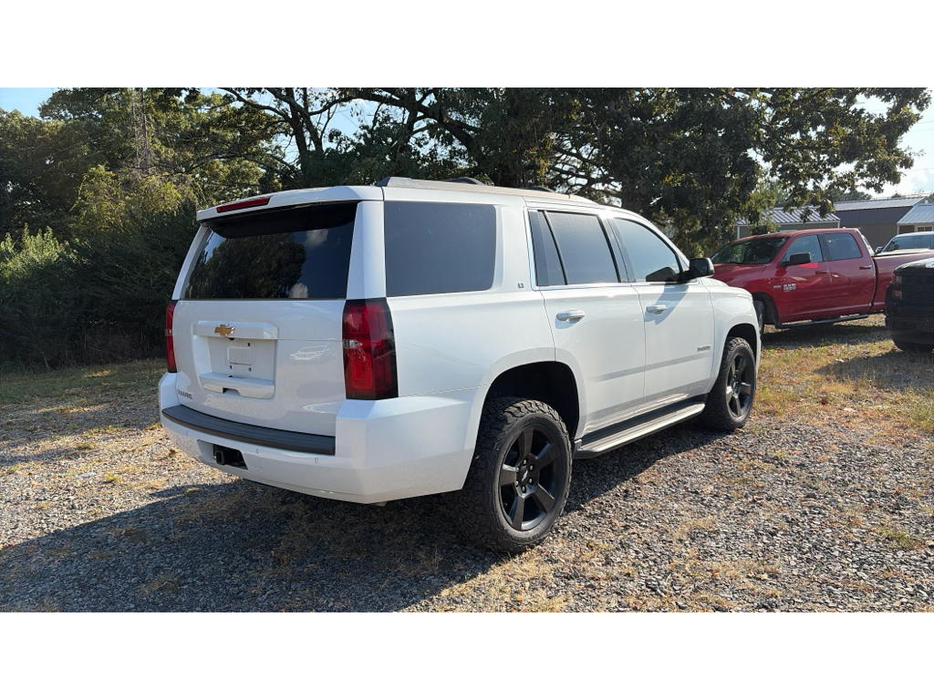 2017 Chevrolet Tahoe LT photo 3