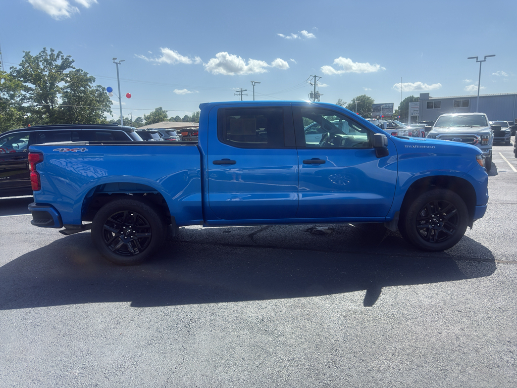 2025 Chevrolet Silverado Custom photo 4