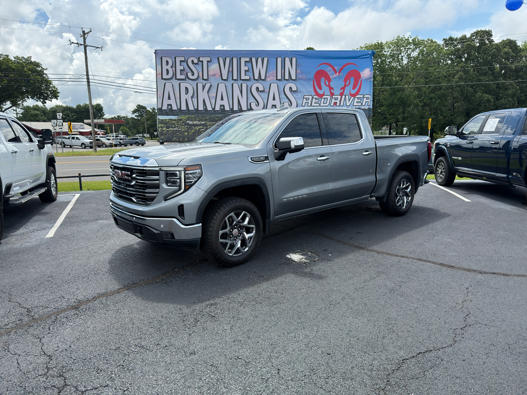 2024 GMC Sierra SLT photo 1