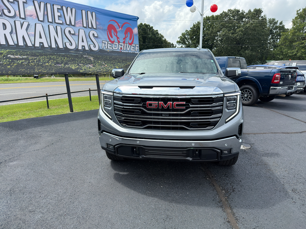2024 GMC Sierra SLT photo 2