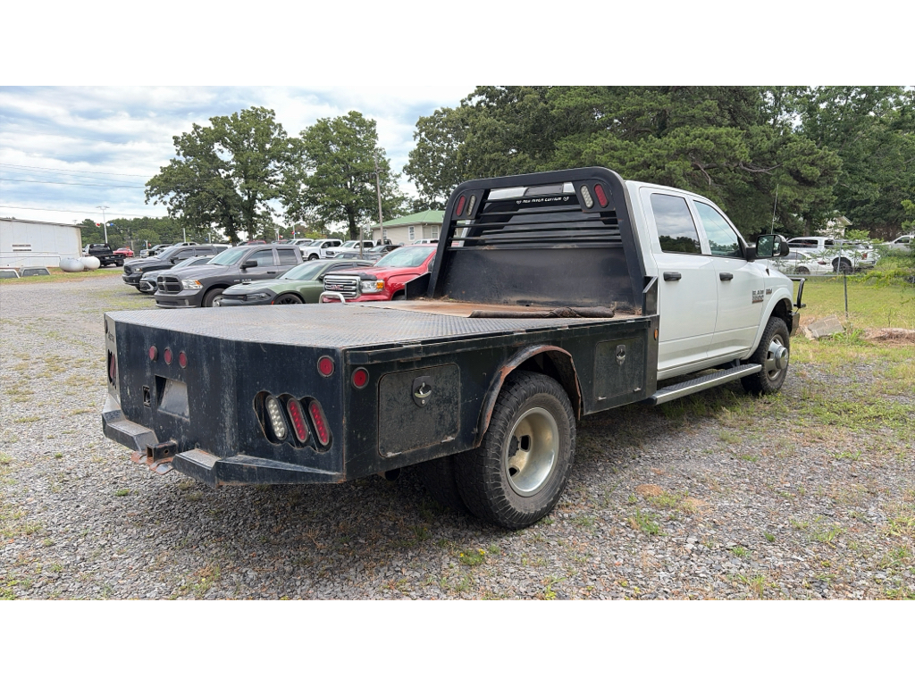 2018 Ram 3500 Chassis Tradesman photo 3