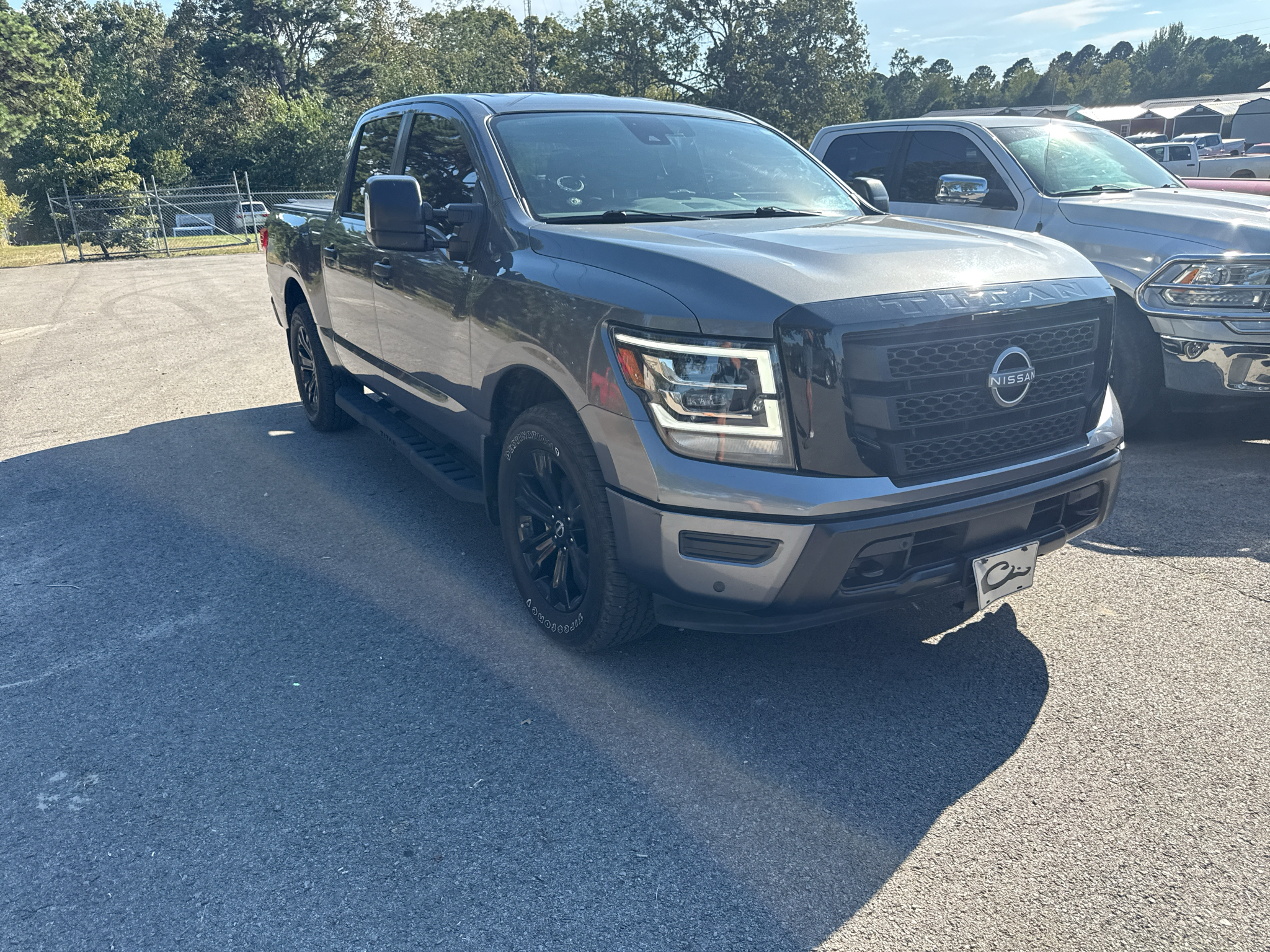 2023 Nissan Titan SV photo 2