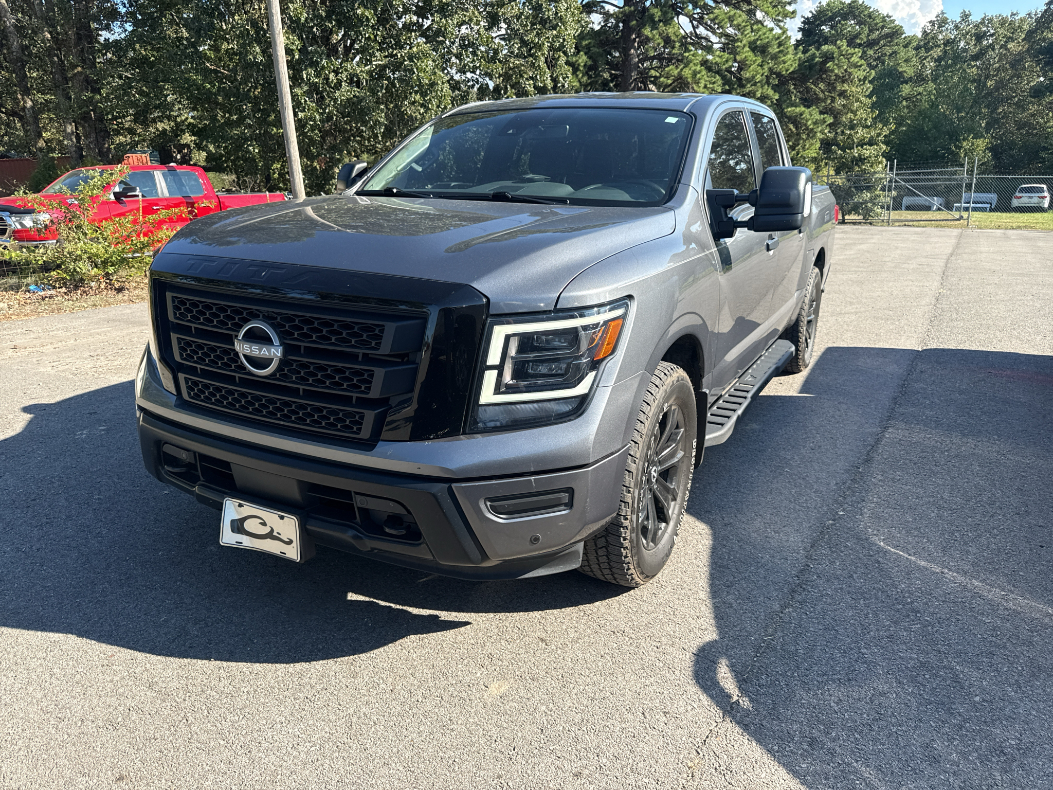 2023 Nissan Titan SV photo 1