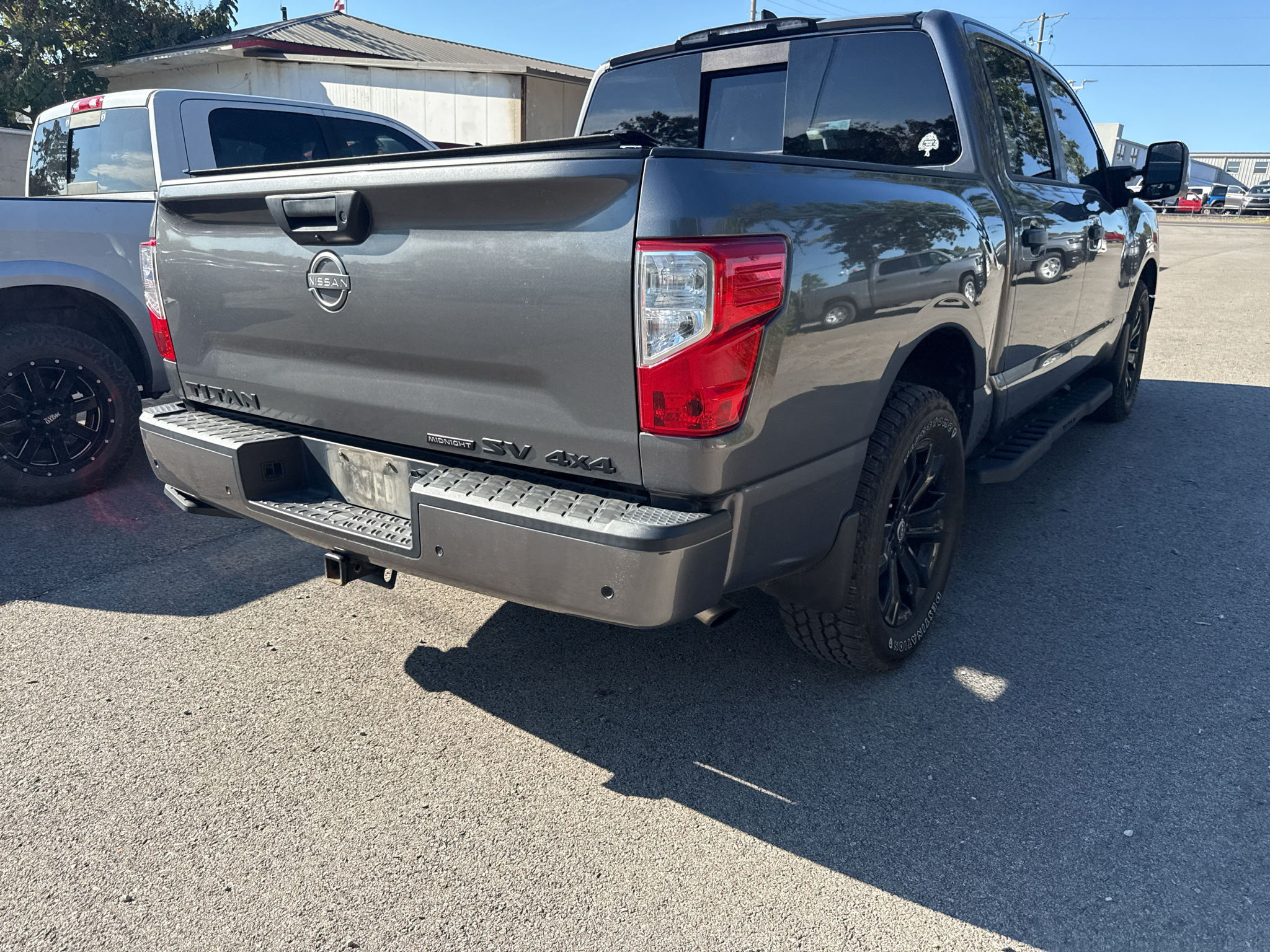 2023 Nissan Titan SV photo 3