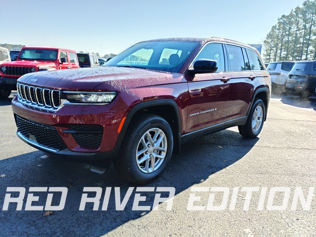 2026 Jeep Grand Cherokee Laredo 4x4's photo