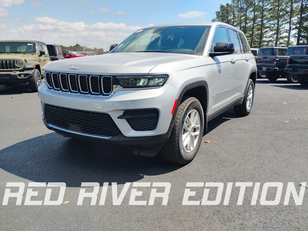 2026 Jeep Grand Cherokee Laredo X 4x4's photo