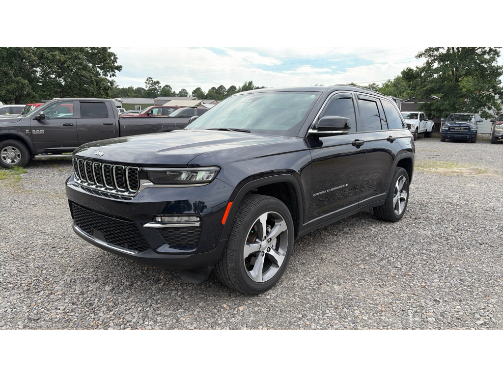 2023 Jeep Grand Cherokee Limited photo 1