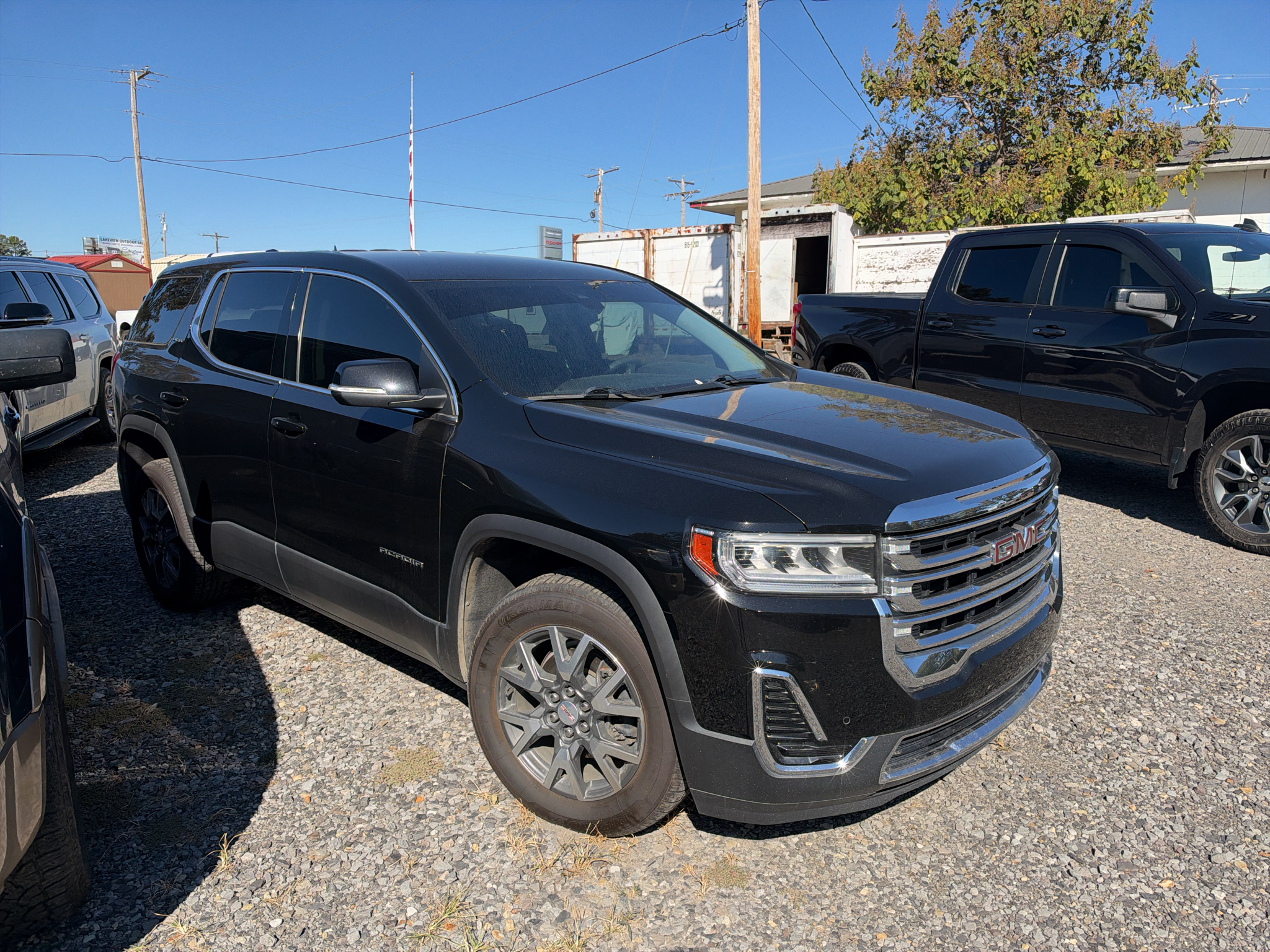 2023 GMC Acadia SLE photo 2