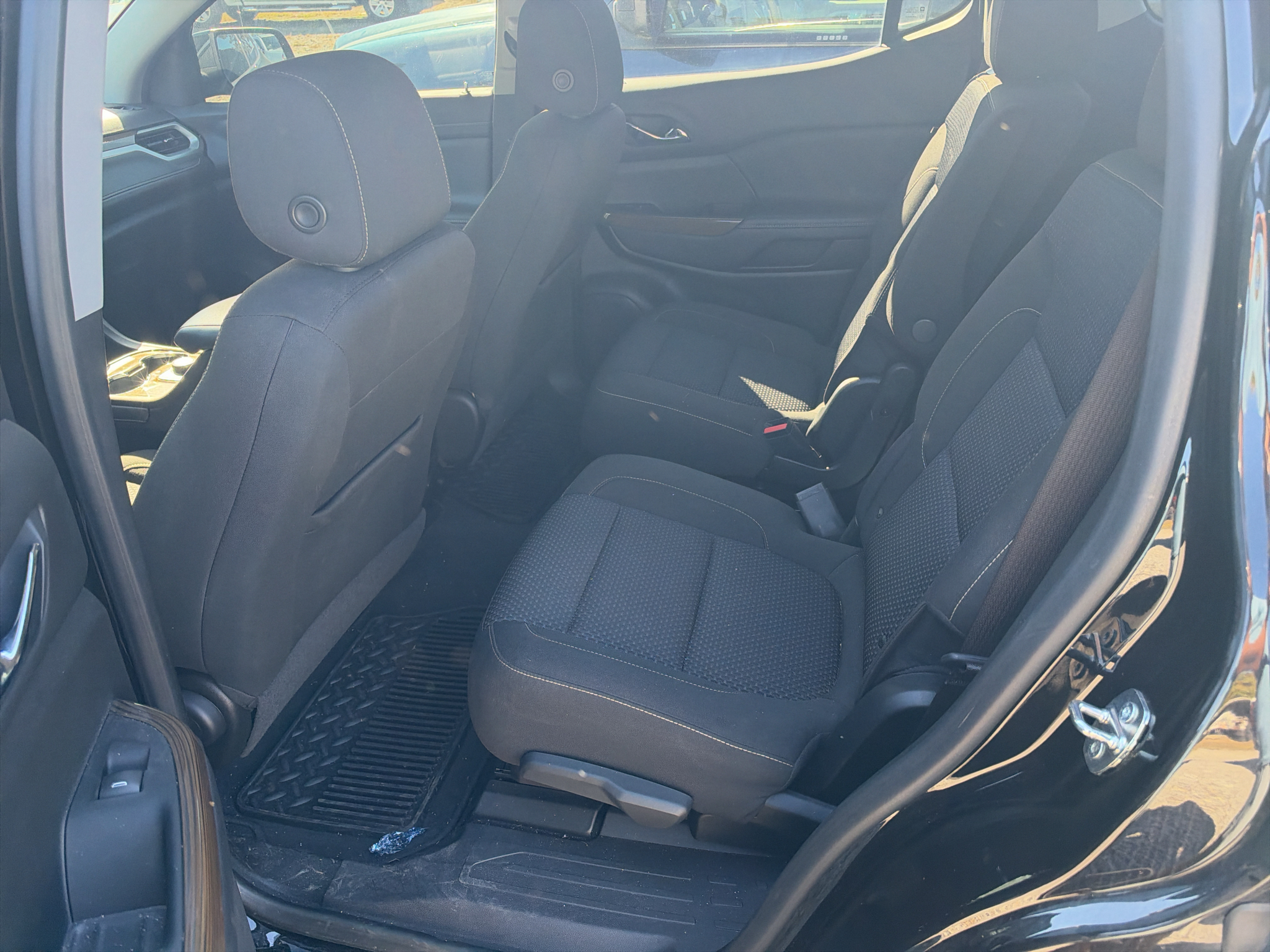 2023 GMC Acadia SLE photo 5