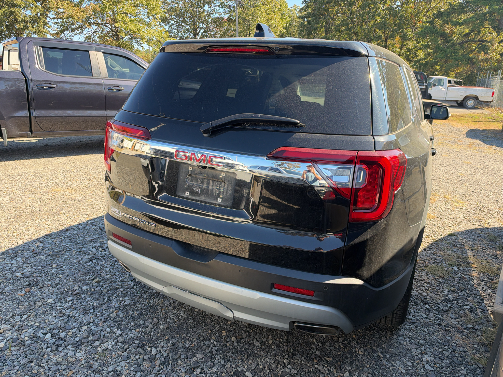 2023 GMC Acadia SLE photo 3