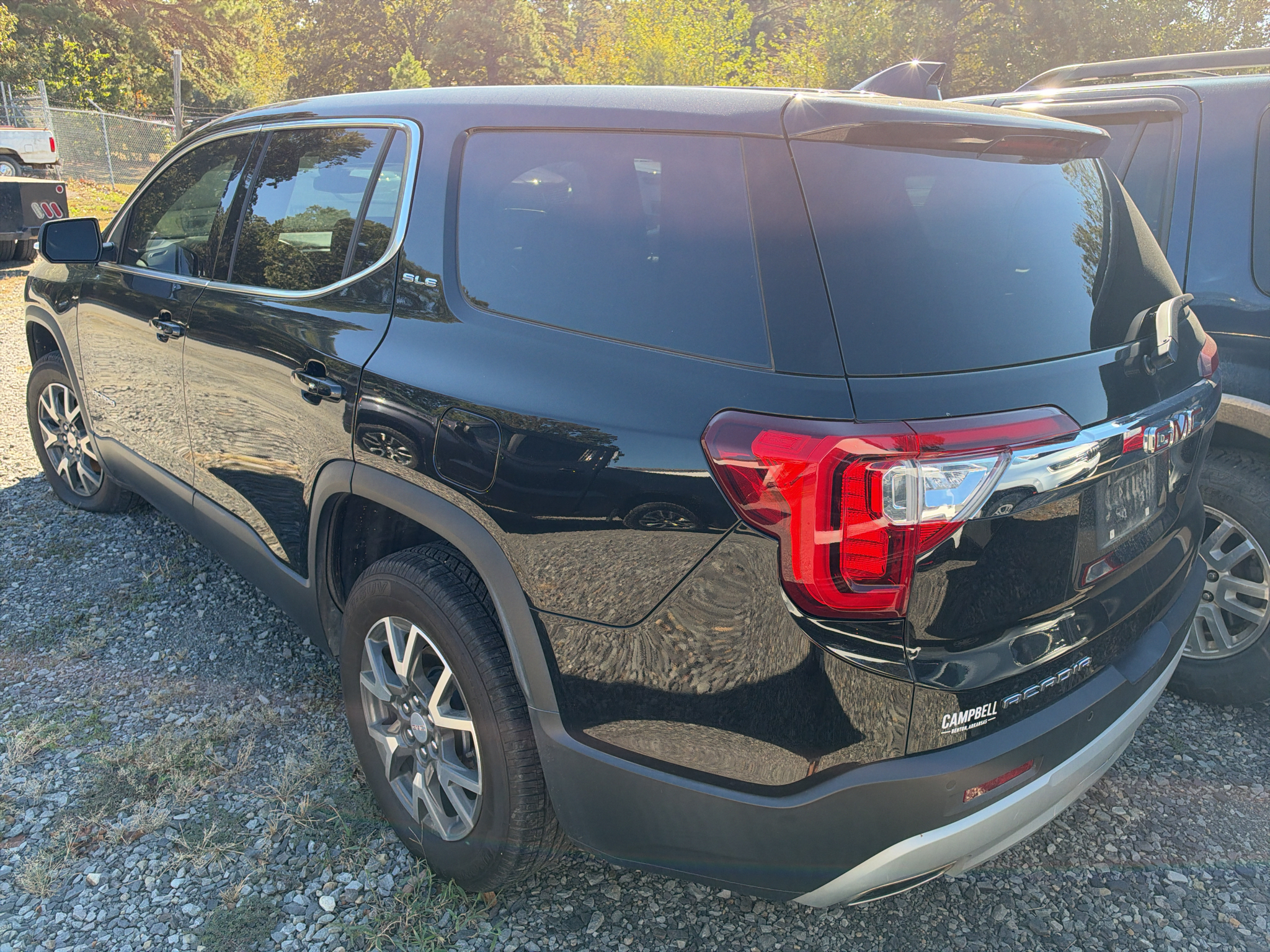2023 GMC Acadia SLE photo 4