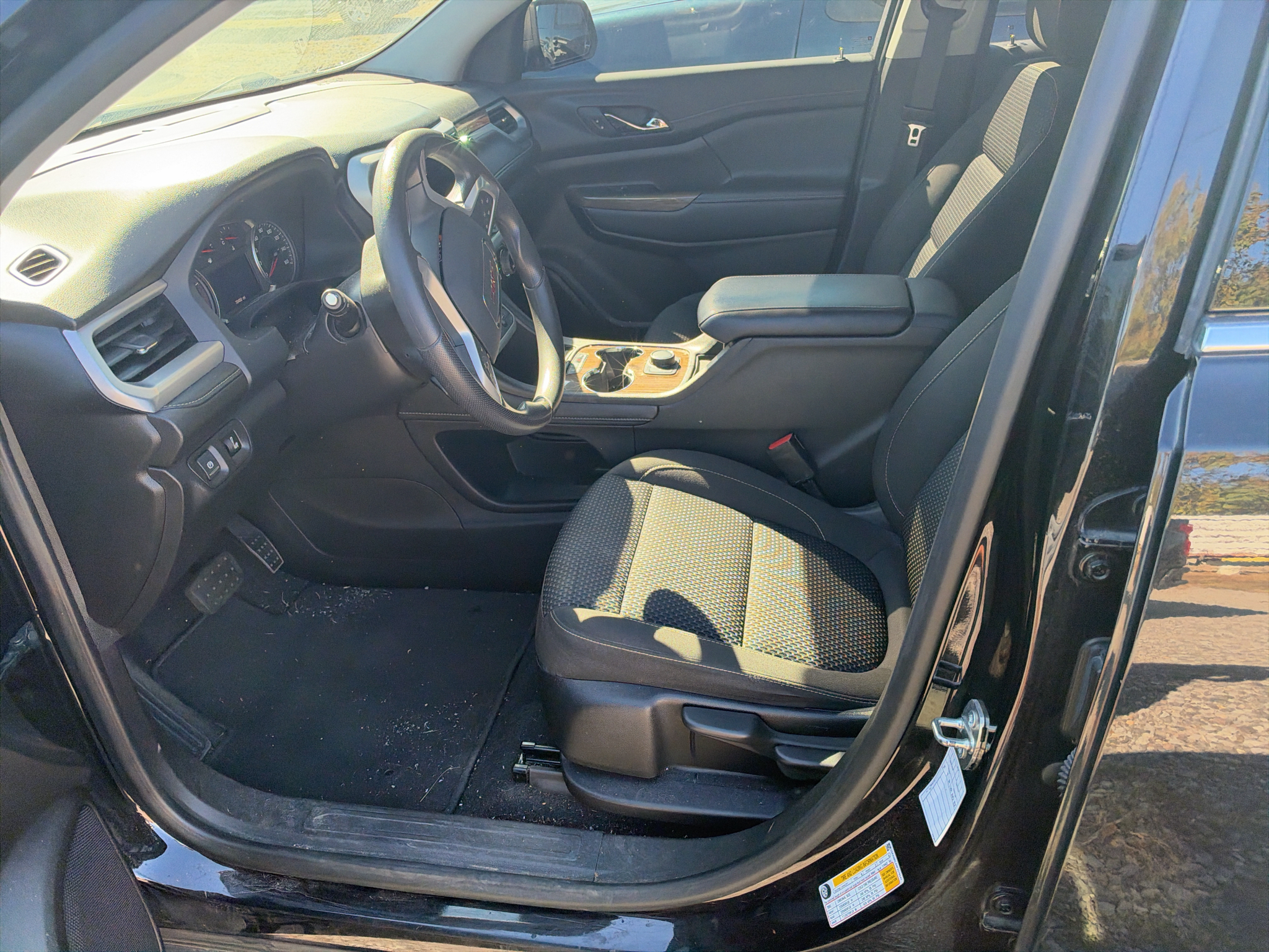 2023 GMC Acadia SLE photo 6