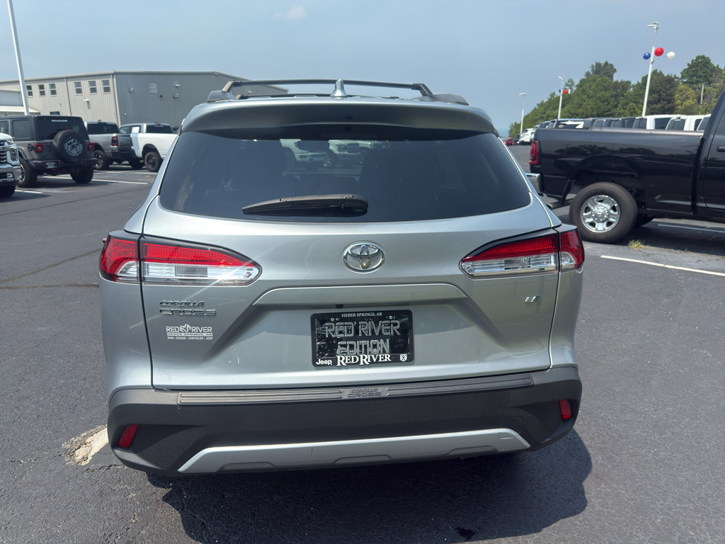 2024 Toyota Corolla Cross LE photo 5