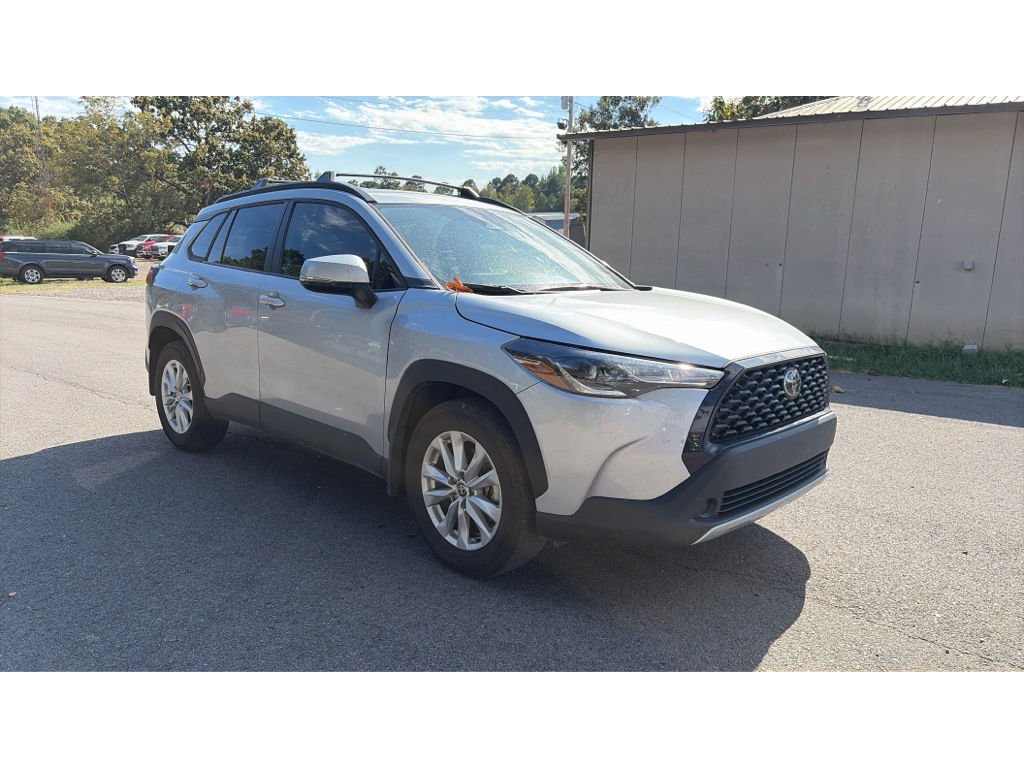2024 Toyota Corolla Cross LE photo 2