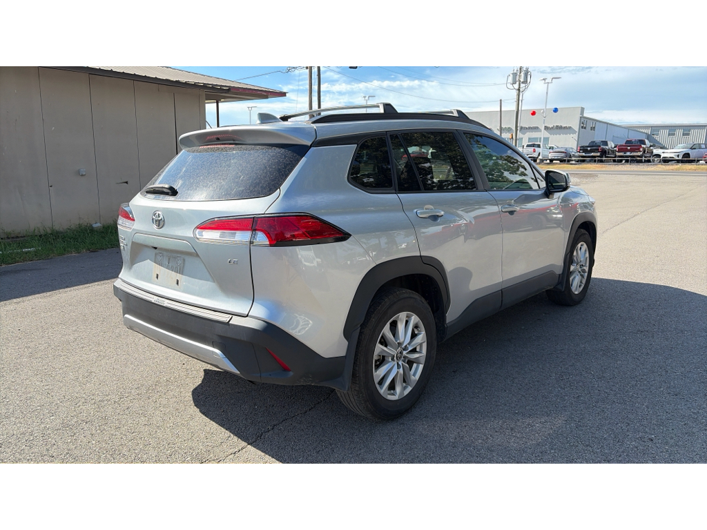 2024 Toyota Corolla Cross LE photo 3