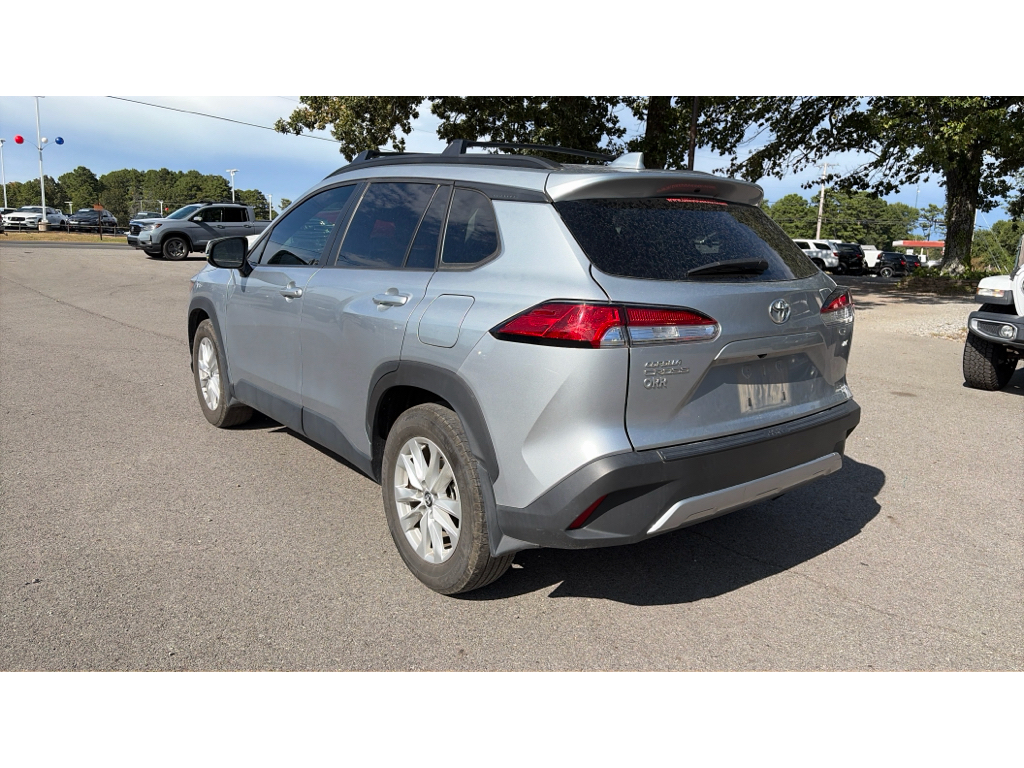 2024 Toyota Corolla Cross LE photo 4
