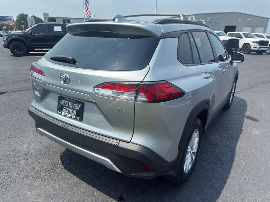 2024 Toyota Corolla Cross LE photo 4