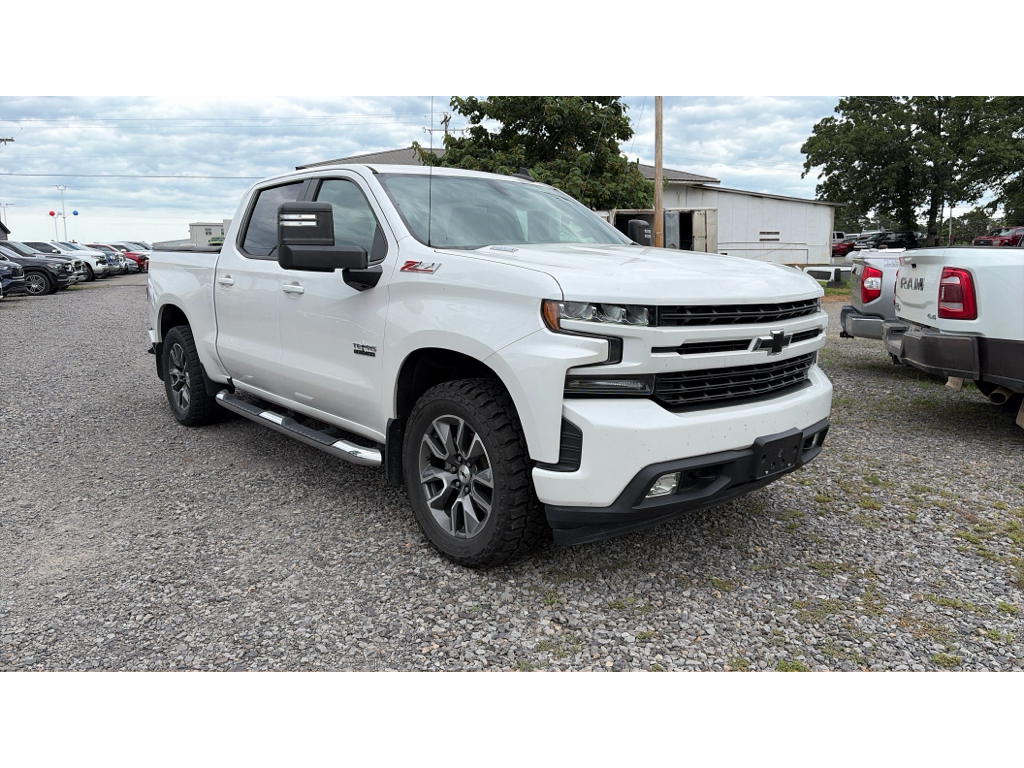 2020 Chevrolet Silverado RST photo 2