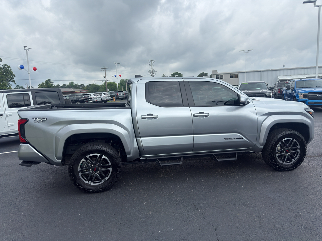 2025 Toyota Tacoma TRD Sport photo 4