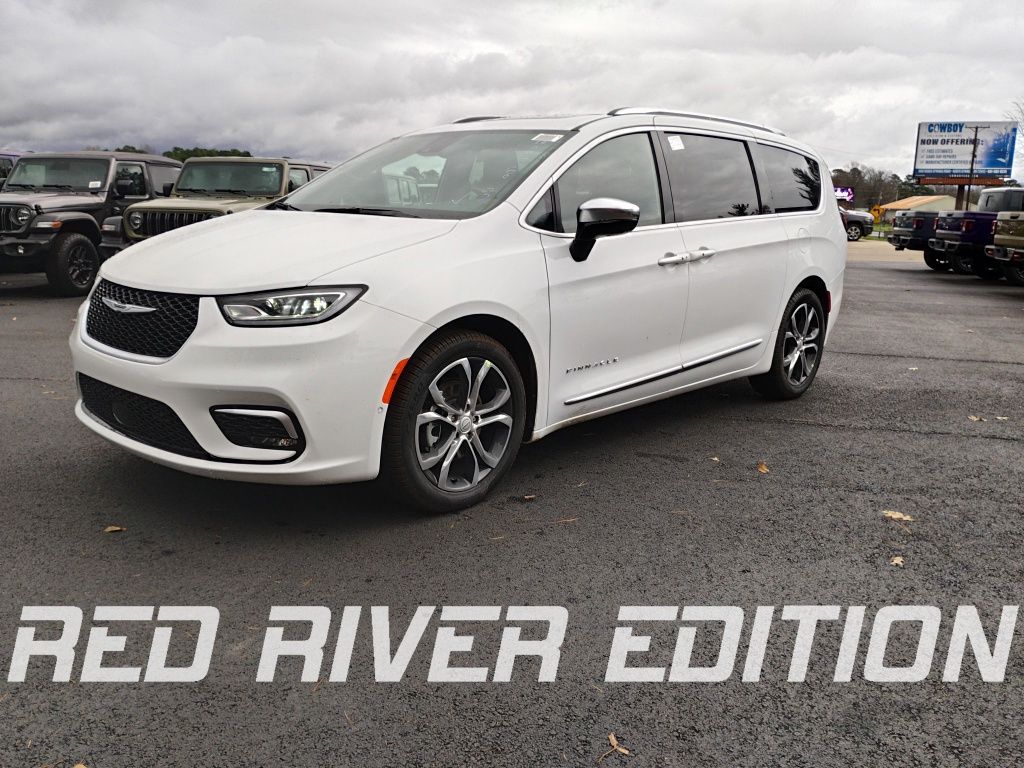 2026 Chrysler Pacifica Pinnacle's photo