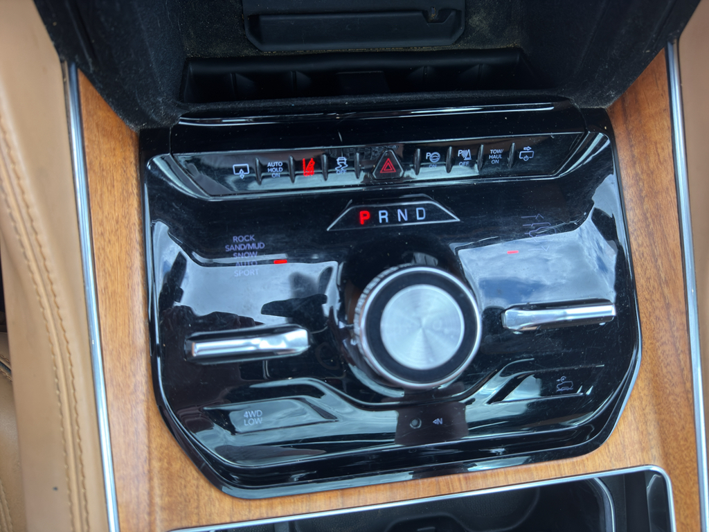 2022 Jeep Grand Wagoneer representative vehicle photo