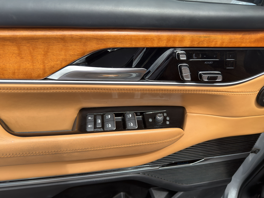 2022 Jeep Grand Wagoneer representative vehicle photo