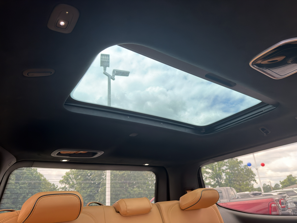 2022 Jeep Grand Wagoneer representative vehicle photo
