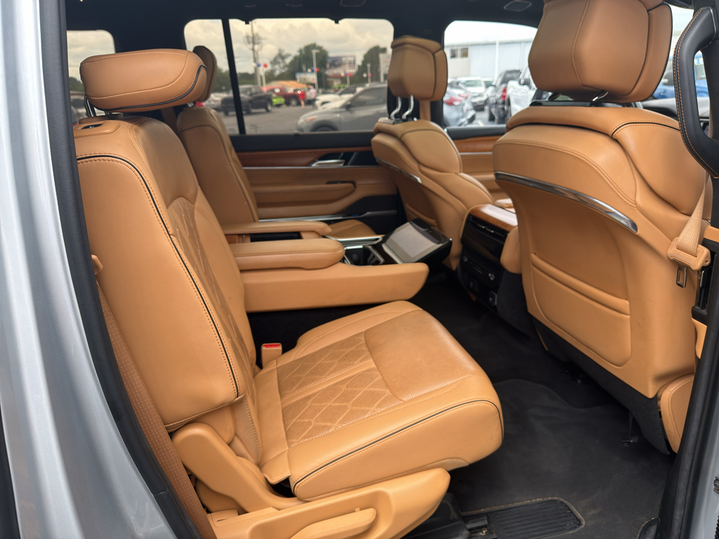 2022 Jeep Grand Wagoneer representative vehicle photo