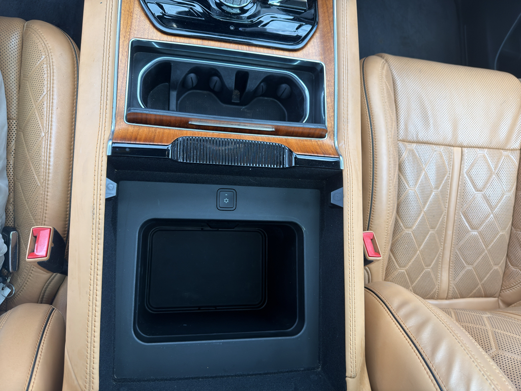 2022 Jeep Grand Wagoneer representative vehicle photo