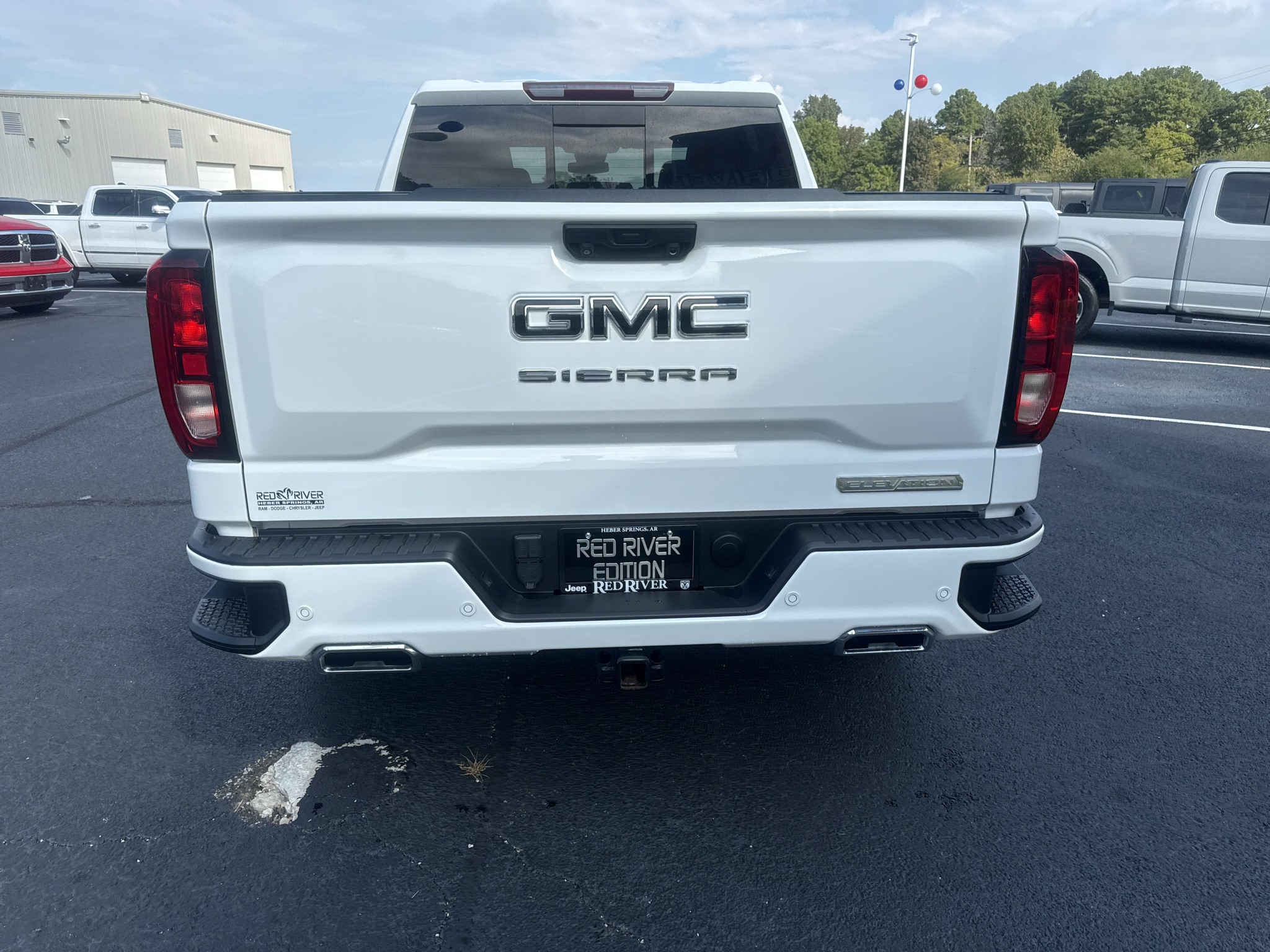 2024 GMC Sierra Elevation photo 6