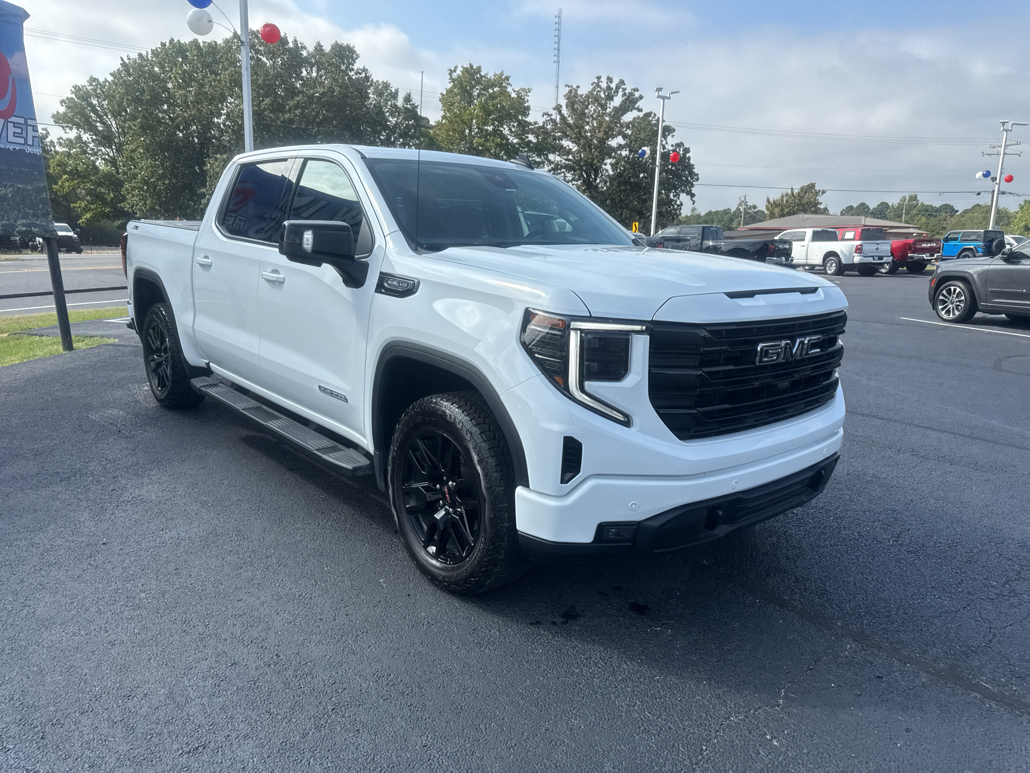 2024 GMC Sierra Elevation photo 3